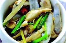 特色菜：红烧鸡腿，葱姜炒蛏子，蘑菇青菜