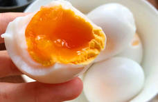 煮鸡蛋看似简单，原来有诀窍，牢记3点，鸡蛋又香又嫩，好剥皮