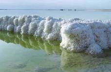 青海一小湖储藏超500亿吨的盐，够全世界吃1000年，价值12万亿