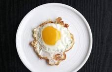 煎鸡蛋时加点它，煎出的鸡蛋又香又嫩，吃起来更有营养