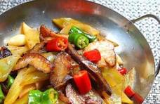 美食推荐：干锅莴苣腊肉，什锦杏鲍菇，虾仁丸子汤面，滑蛋鱼片