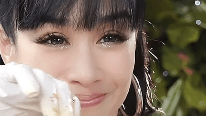 钟丽缇直播时默默流泪引发婚变猜测,她是单身妈妈吗?