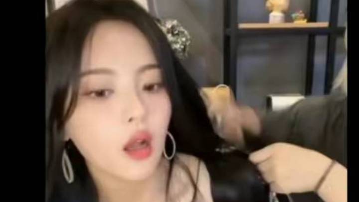 杨超越直播走光,被网友恶意剪辑,你怎么看?