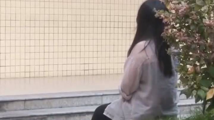 教师体罚学生后遭开除,47名家长群里挽留,你怎么看?
