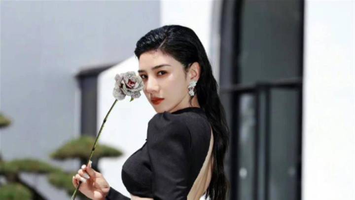 黄奕就未经允许拿展品拍照道歉,冤不冤?
