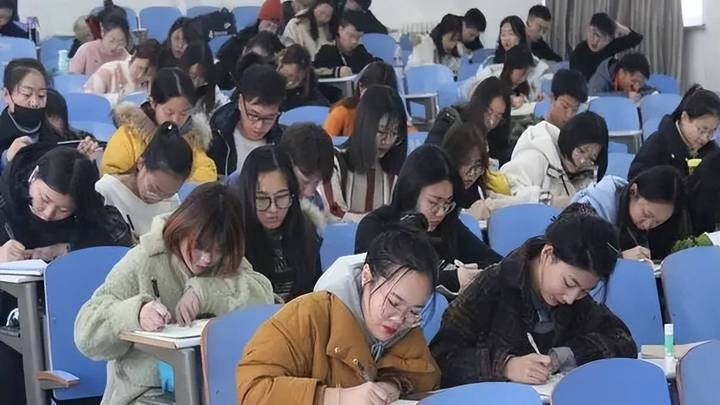 一个寝室三个大肚子的职高女生,随意程度令父母难堪吗?