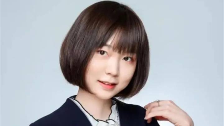 28岁副教授招生被质疑,你觉得她长相比较可爱吗?