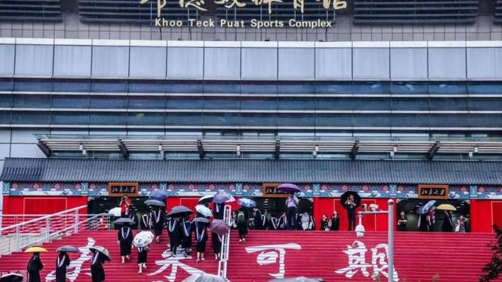 北大举办本科生毕业典礼,你会送上这样的毕业礼物吗?