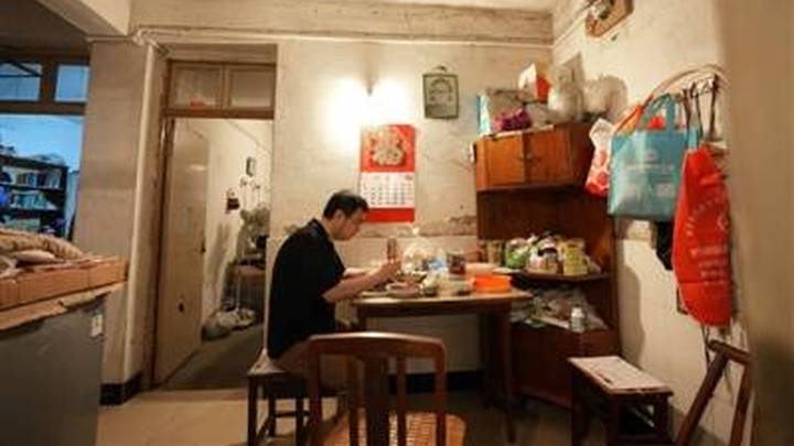 父亲辞世后,天才译者金晓宇的人生值得怀念吗?