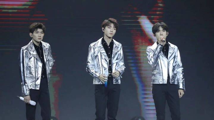 黄牛20倍价格倒票,tfboys演唱会名存实亡,你怎么看?