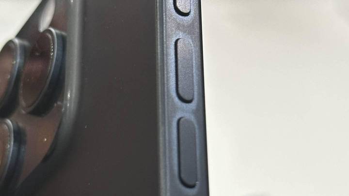 苹果称钛金属边框会变色,是真的吗?