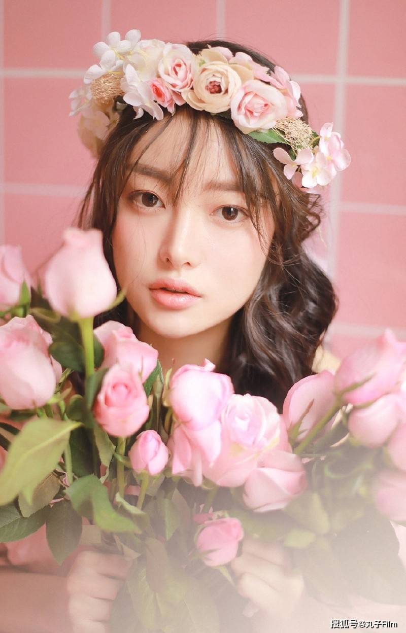 性感美女时尚写真花环森系少女小露香肩唯美动人清纯甜美