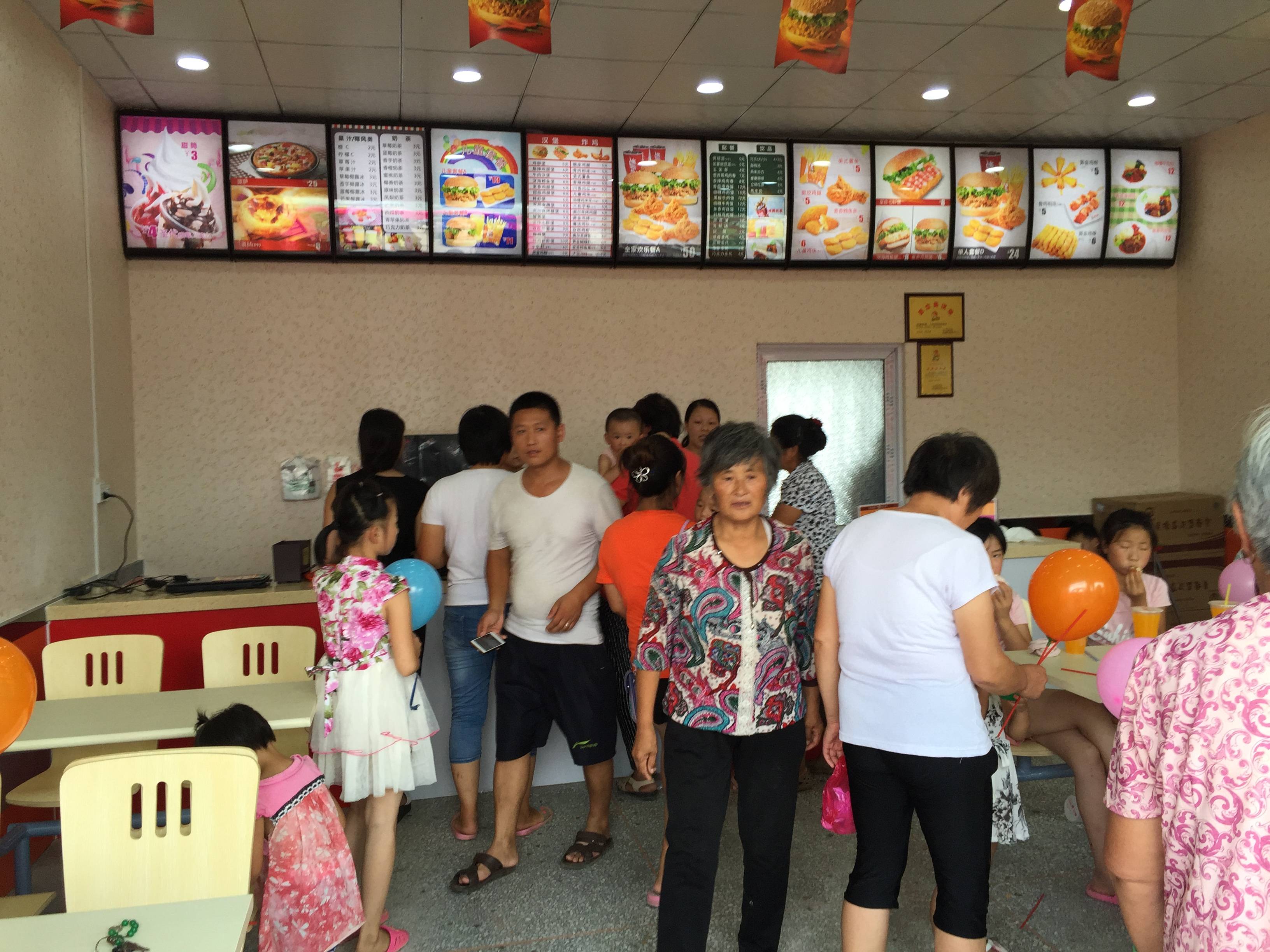 盛夏即将到来,加盟炸鸡汉堡店要趁早!