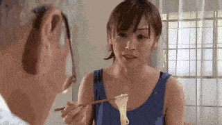 搞笑gif趣图,大叔笑得真腼腆,气质这一块拿捏得妥妥的