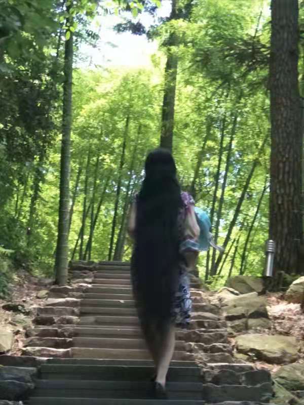 长发飘飘 杭州第一长发仙女王丽萍