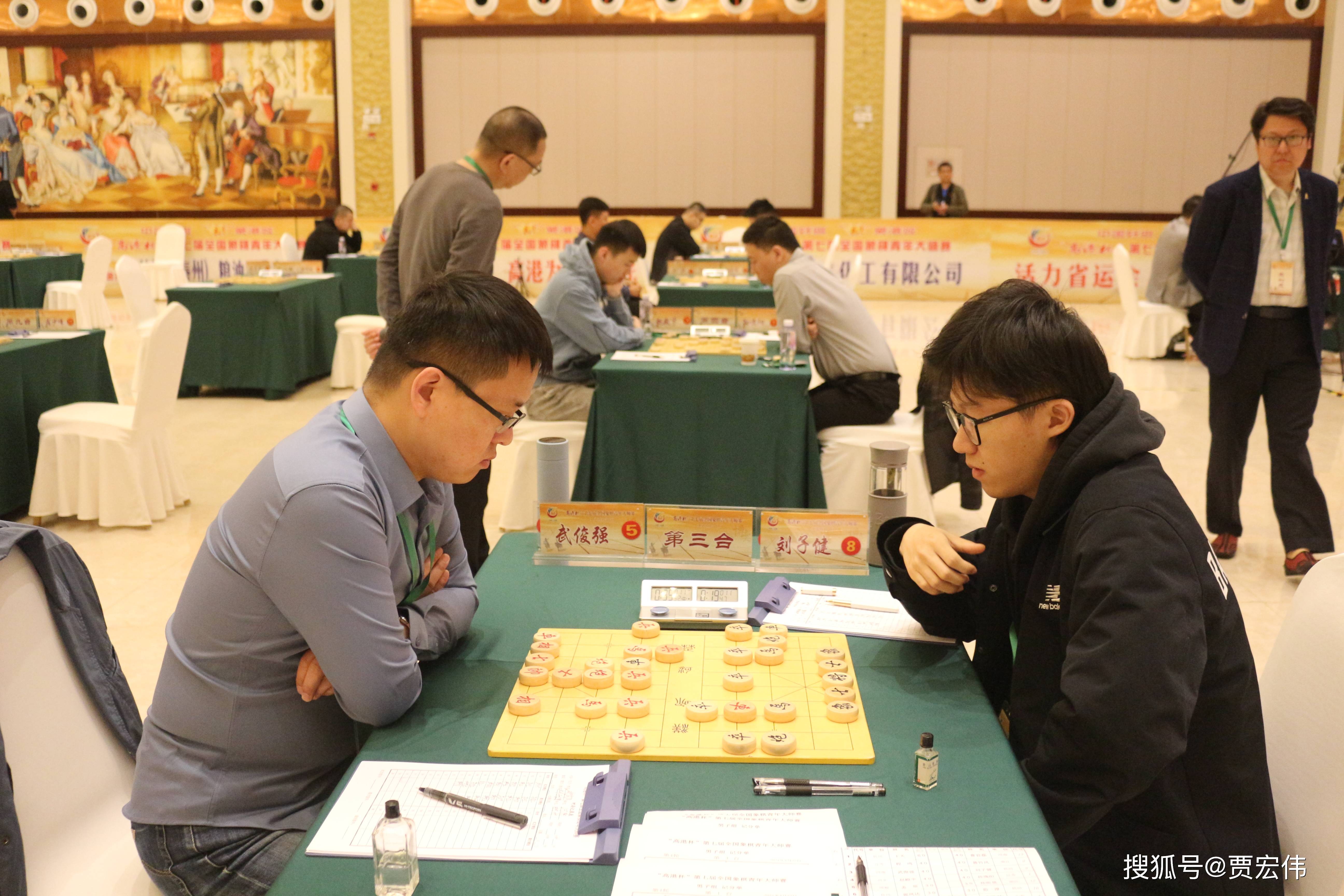 图为象棋选手在比赛.