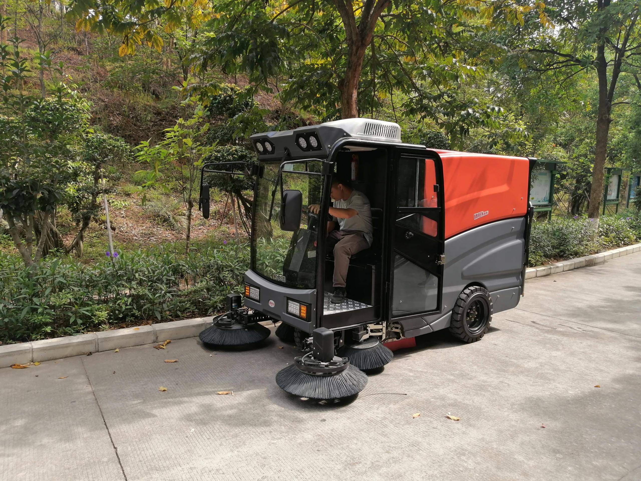 原创电动扫地车与人工清洁相比有哪些优势