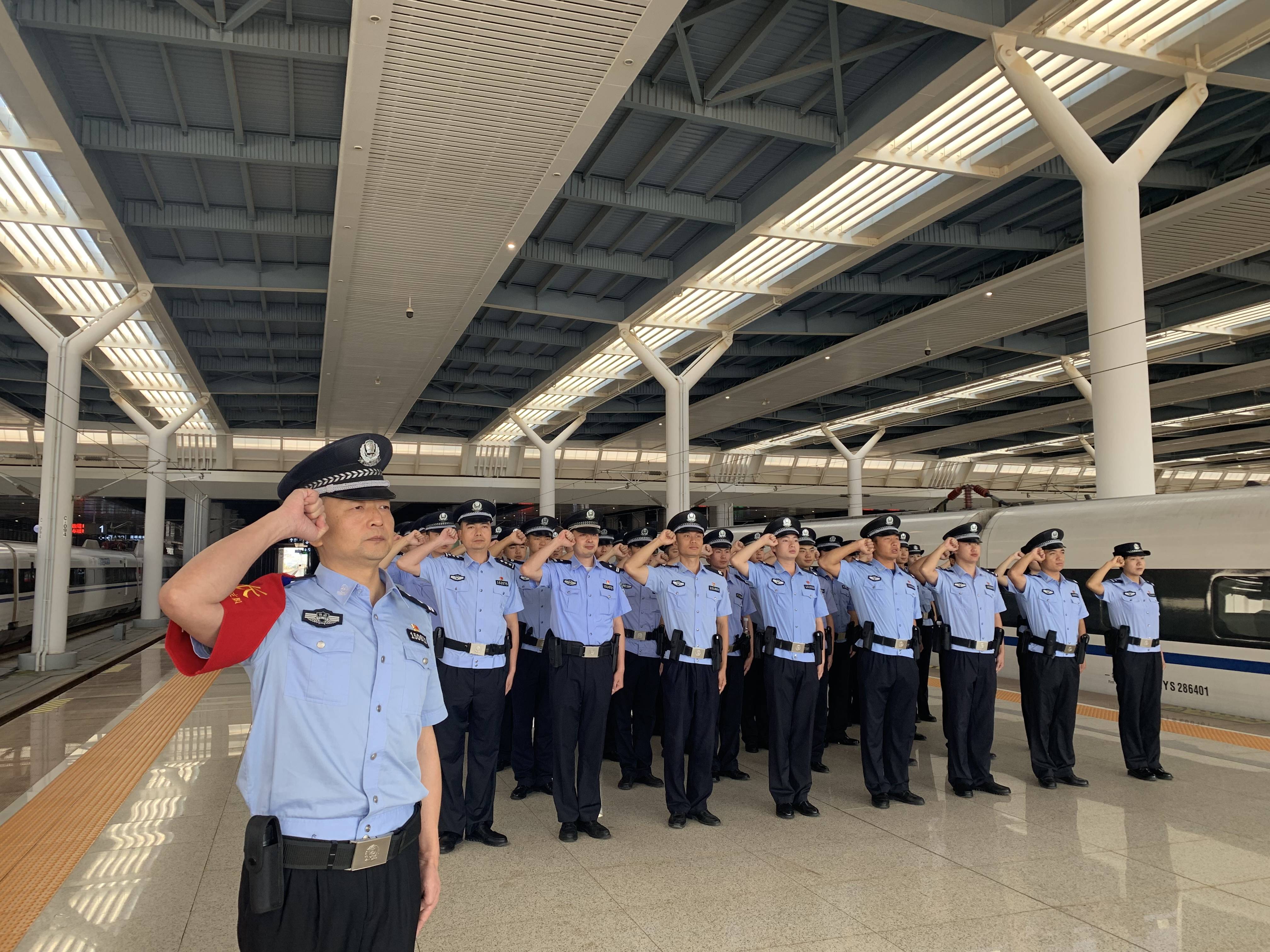 昆明铁路公安处乘警支队一大队受到公安部共青团中央通报表扬