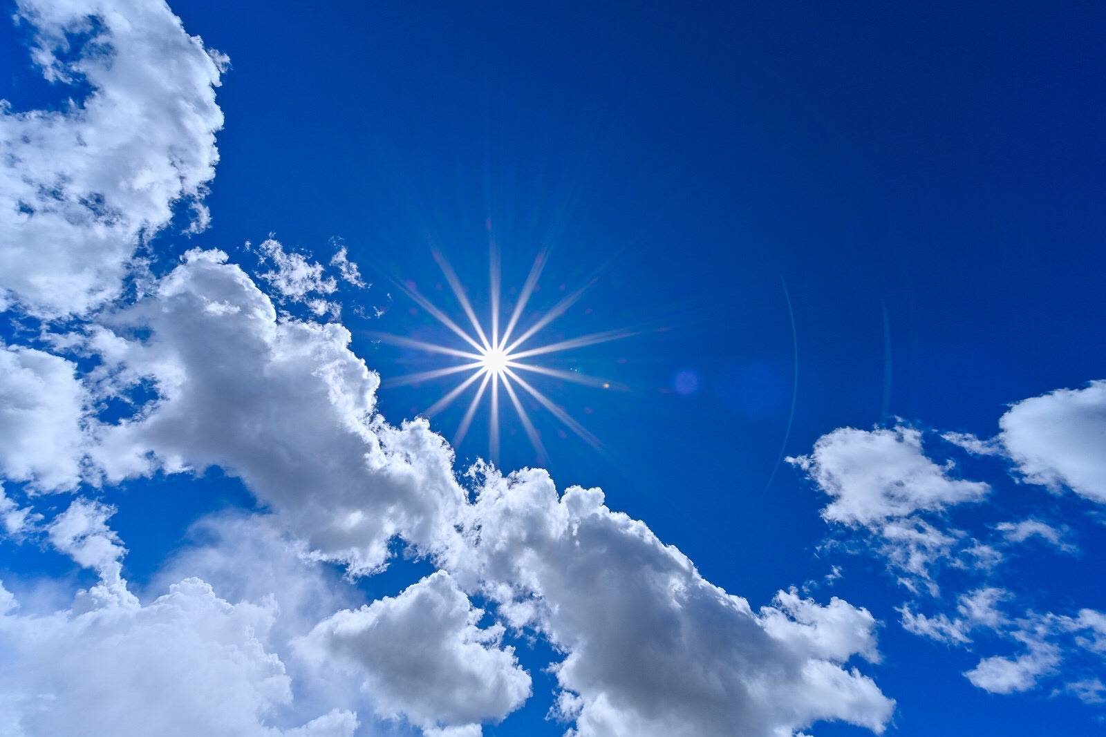 带阳光的天气怎么样_(阳光明天的天气怎么样)