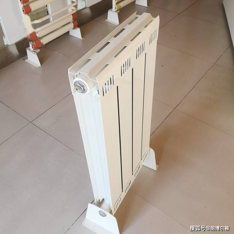 铜铝复合柱翼型暖气片结构图片