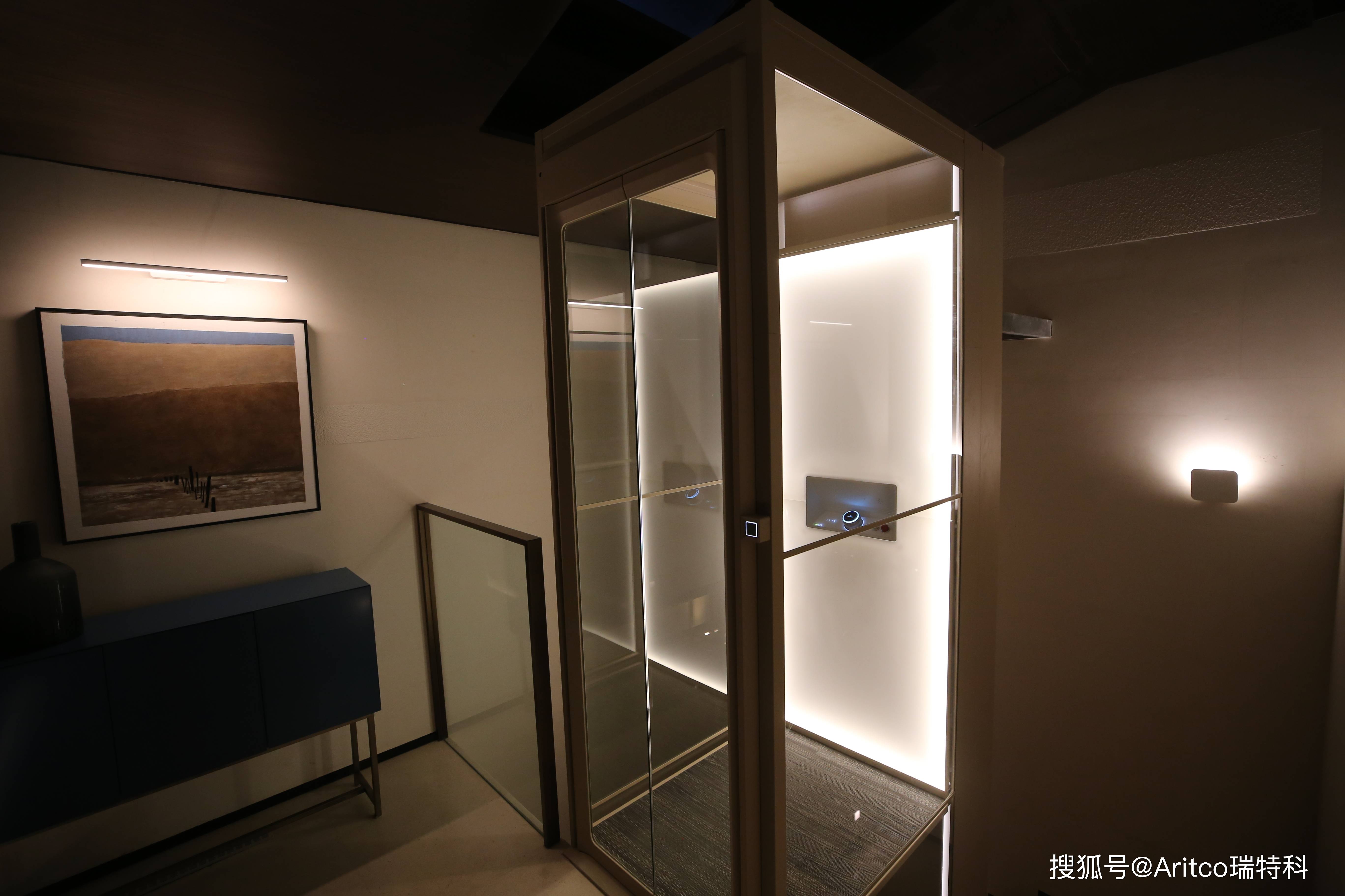 顶层电梯样貌透明玻璃井道实现室内观光乘梯体验