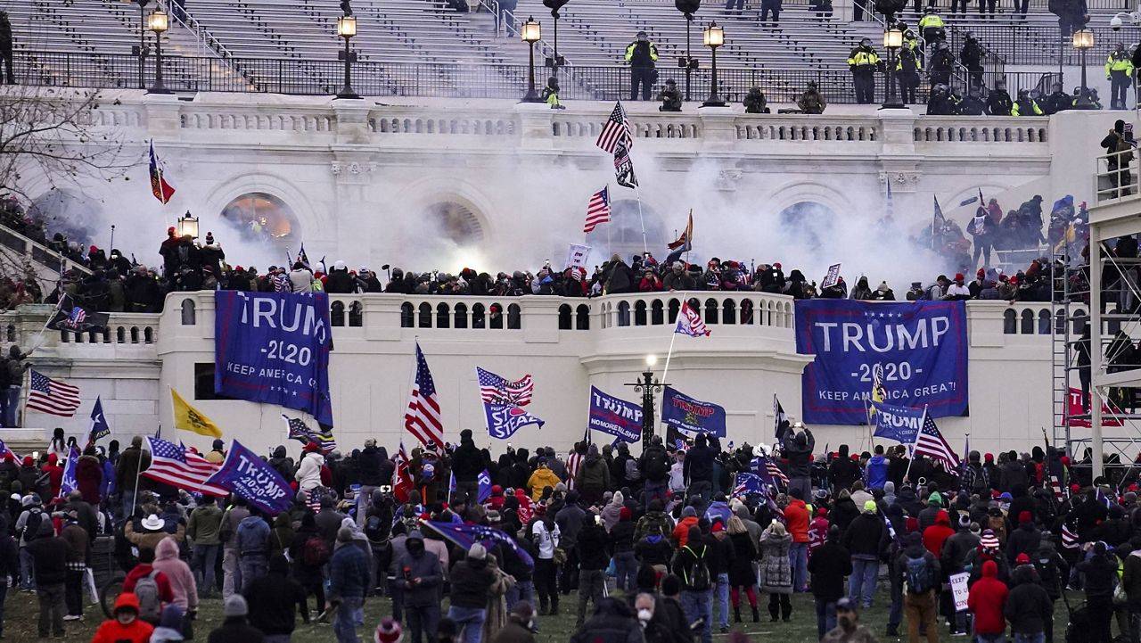 1月6日,特朗普的部分支持者暴力闯入美国国会大厦