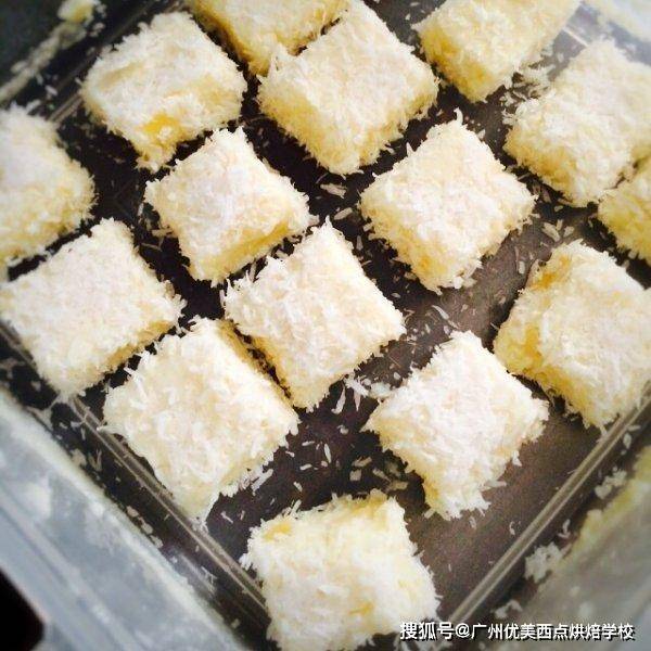 无需烤箱的椰蓉牛奶小方,一次成功超简单,奶香十足超好吃