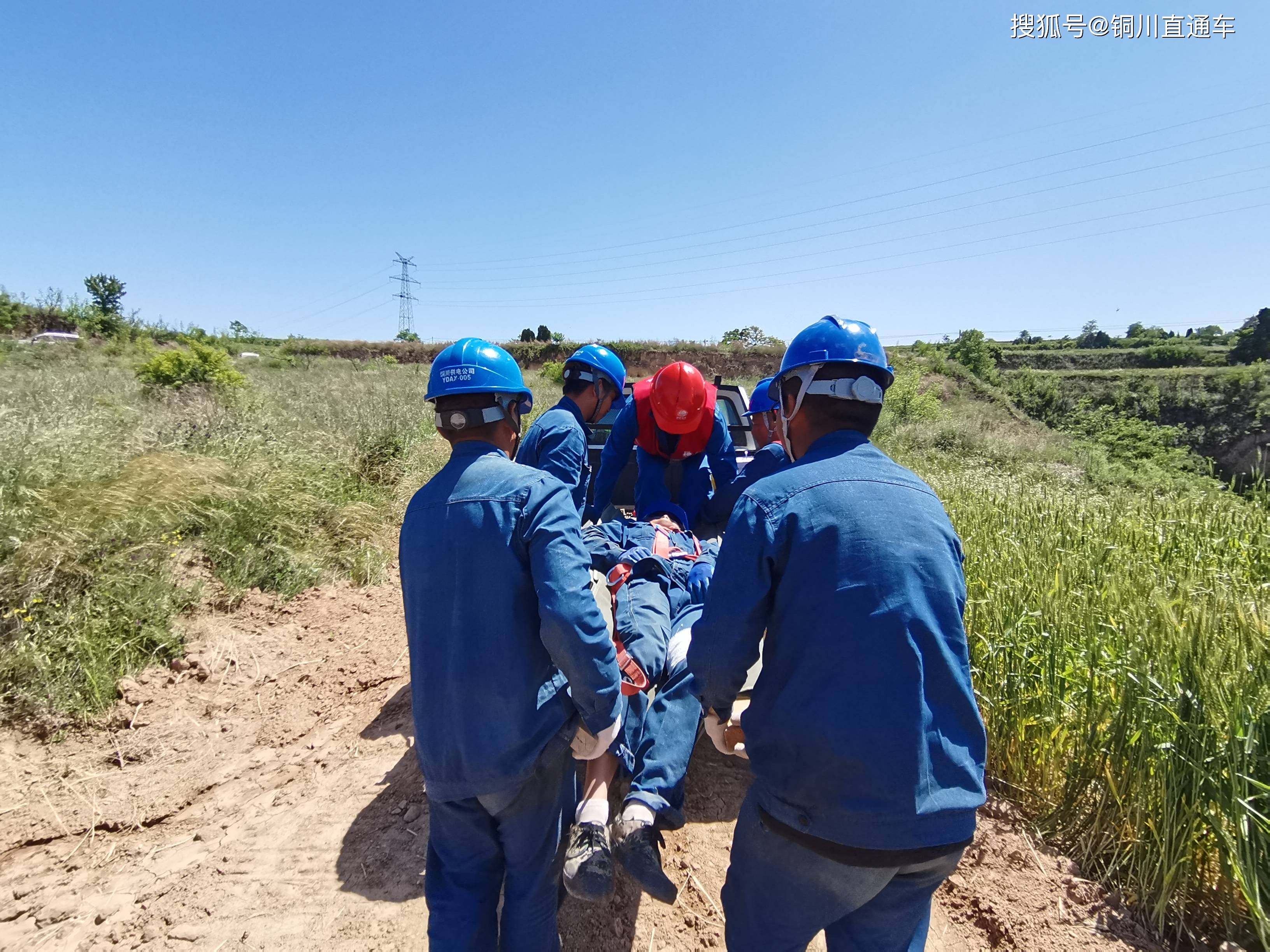 铜川易源电力工程公司:在石马山风电组塔施工现场举行防坠落事故演练