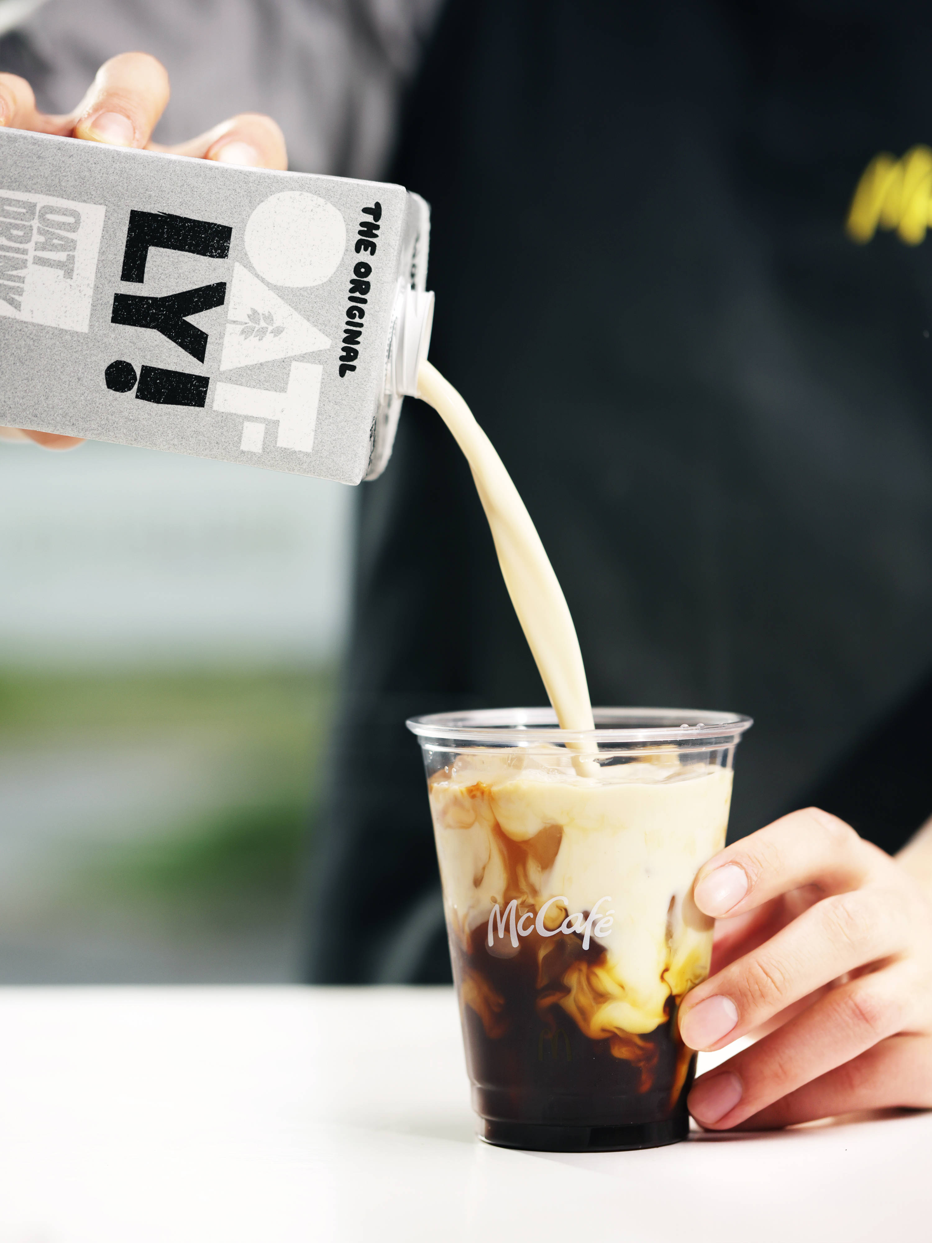 麦咖啡携手oatly噢麦力推出全新燕麦系列产品