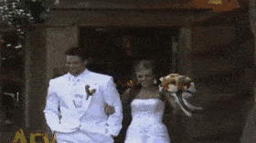 搞笑gif图:裤子太紧了也不是什么好事儿