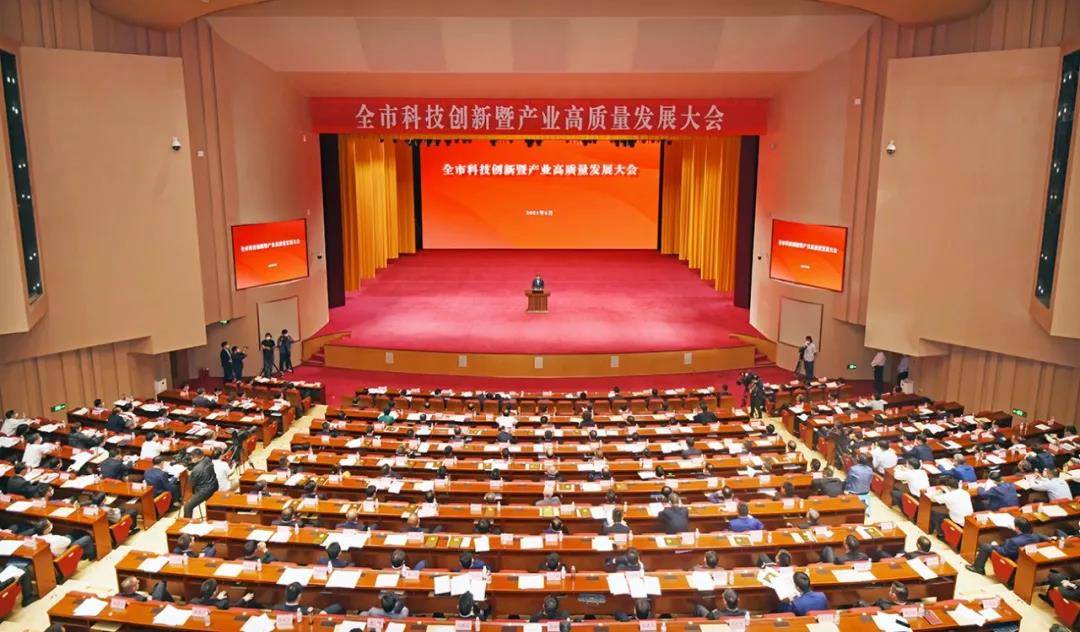 九巨龙开发集团总经理徐衍博被授予"2020年度功勋企业
