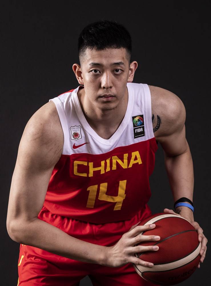 组图:男篮写真出炉 周鹏领衔张镇麟赵继伟帅气