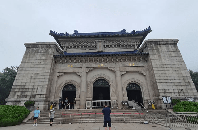 中国近代建筑史上第一陵——南京中山陵_祭堂