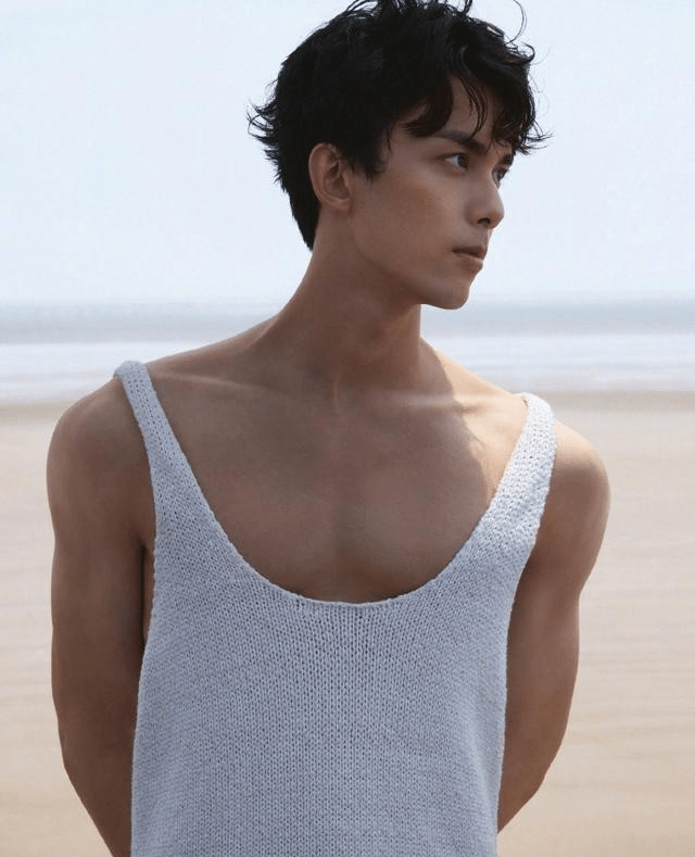 吴磊与王嘉尔互摸对方腹肌粉丝们表示也想摸摸