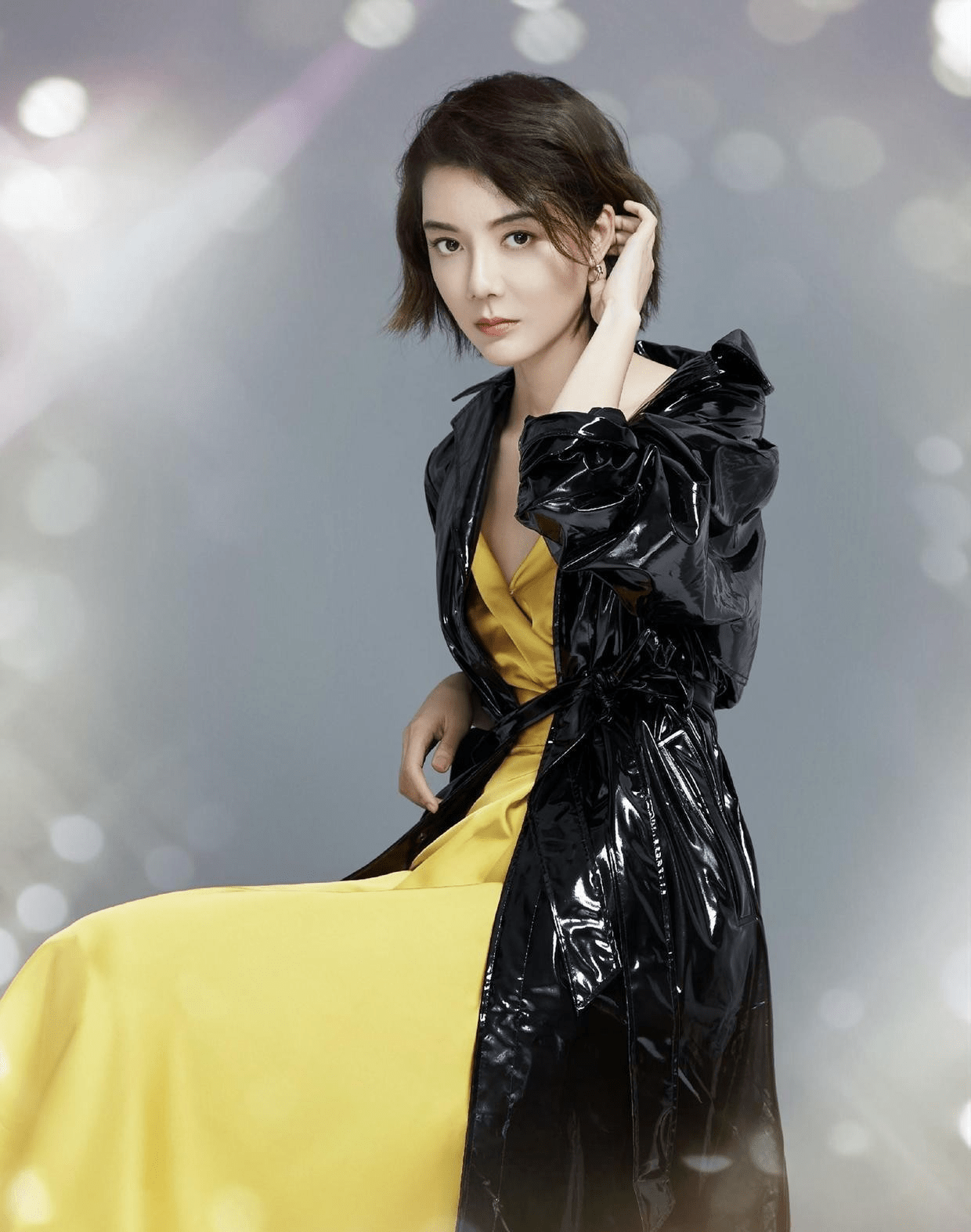车晓又美回颜值巅峰,一袭白色抹胸礼服高级精致