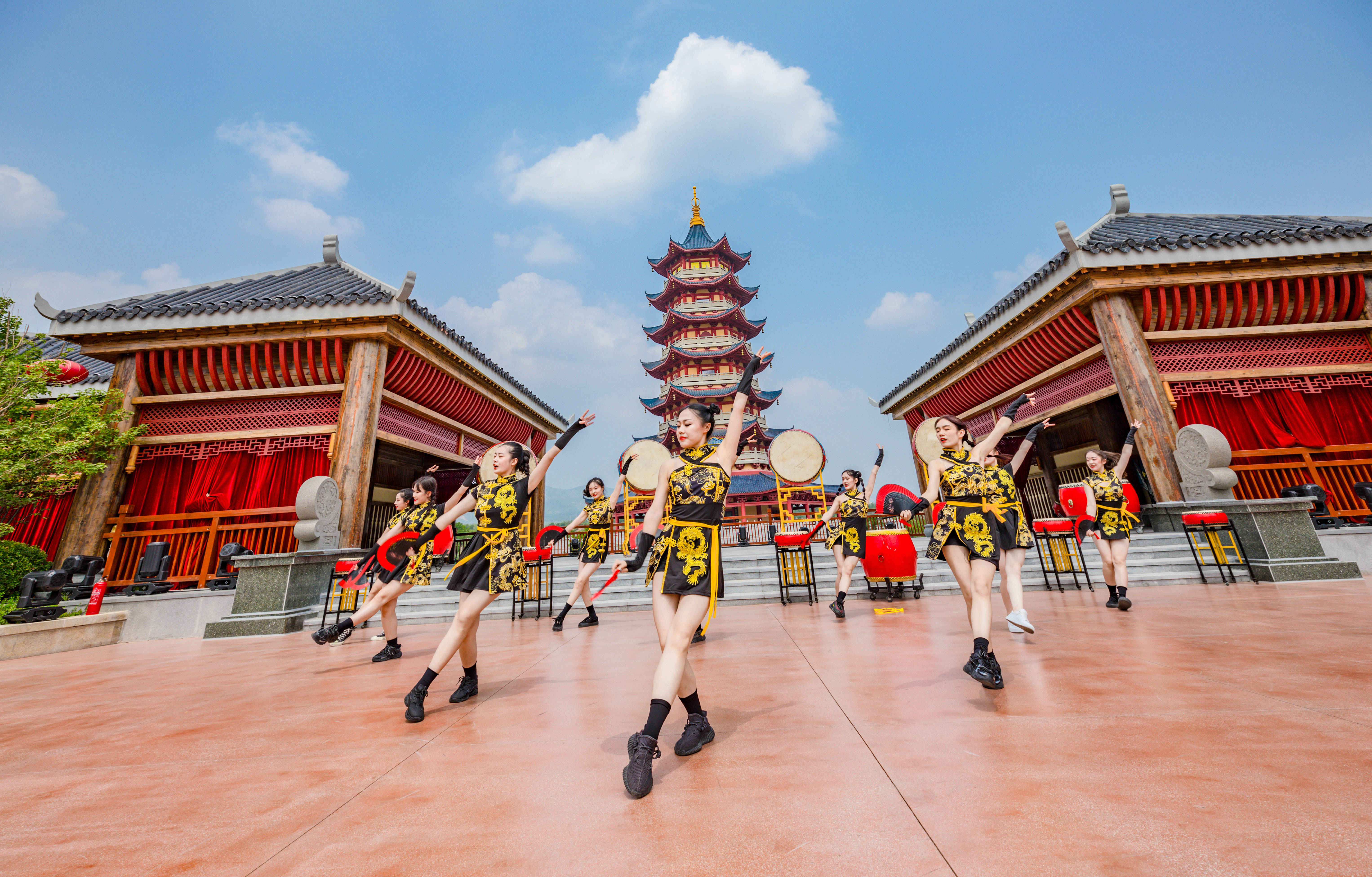 交通便利 欢乐直达太原方特东方神画位于太原市阳曲县,交通便利,经由