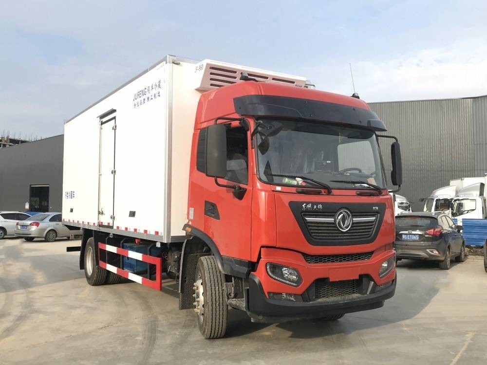 6米8冷藏车多少钱一辆?看看这款东风天锦kr高顶双卧冷藏车