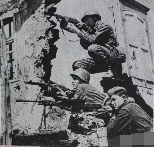 原创二战时苏军最著名的冲锋枪到底是叫波波沙还是波波斯或者波波什?