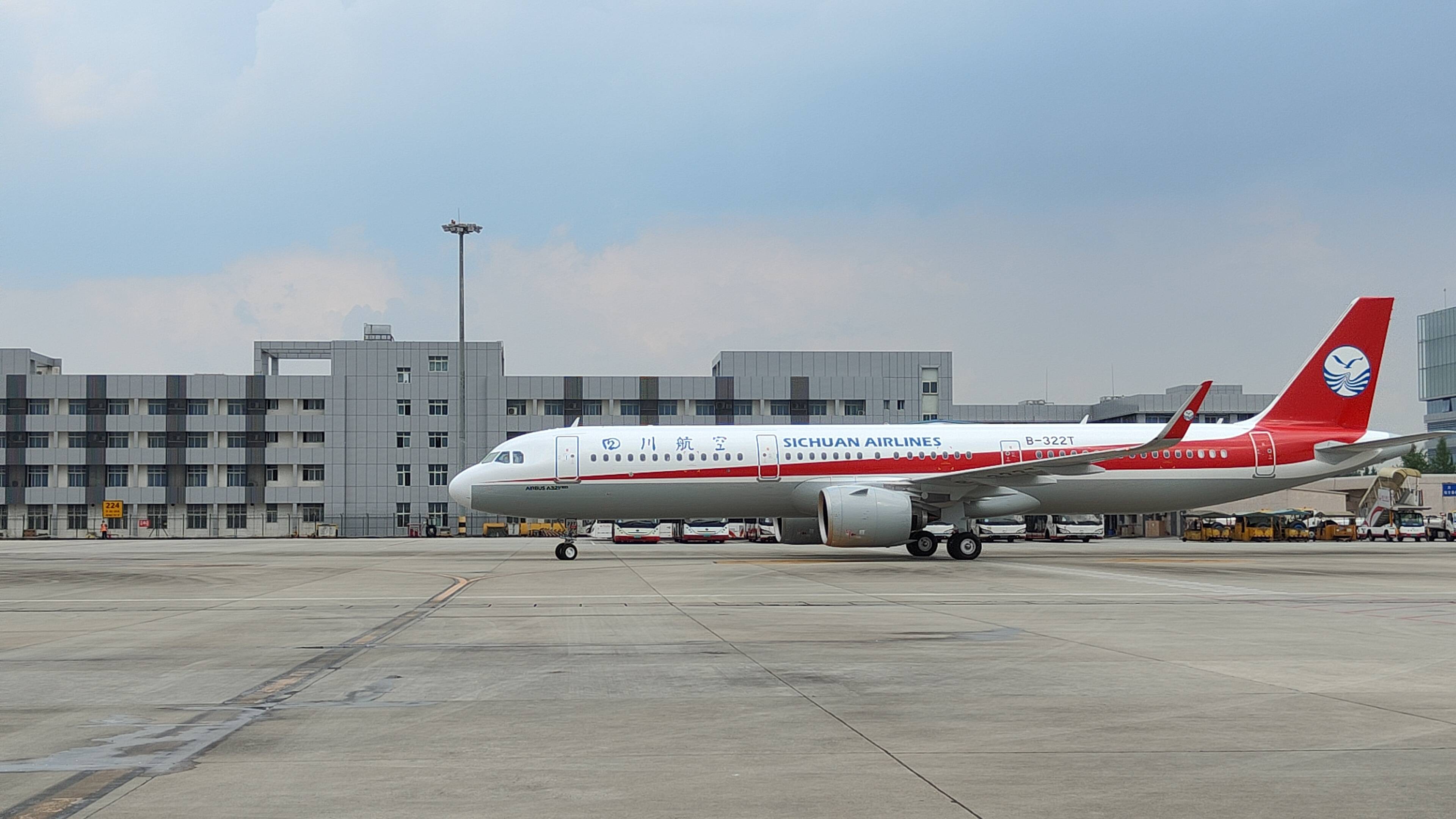 35来源:                             四川航空 8月10日,b-322t/a321