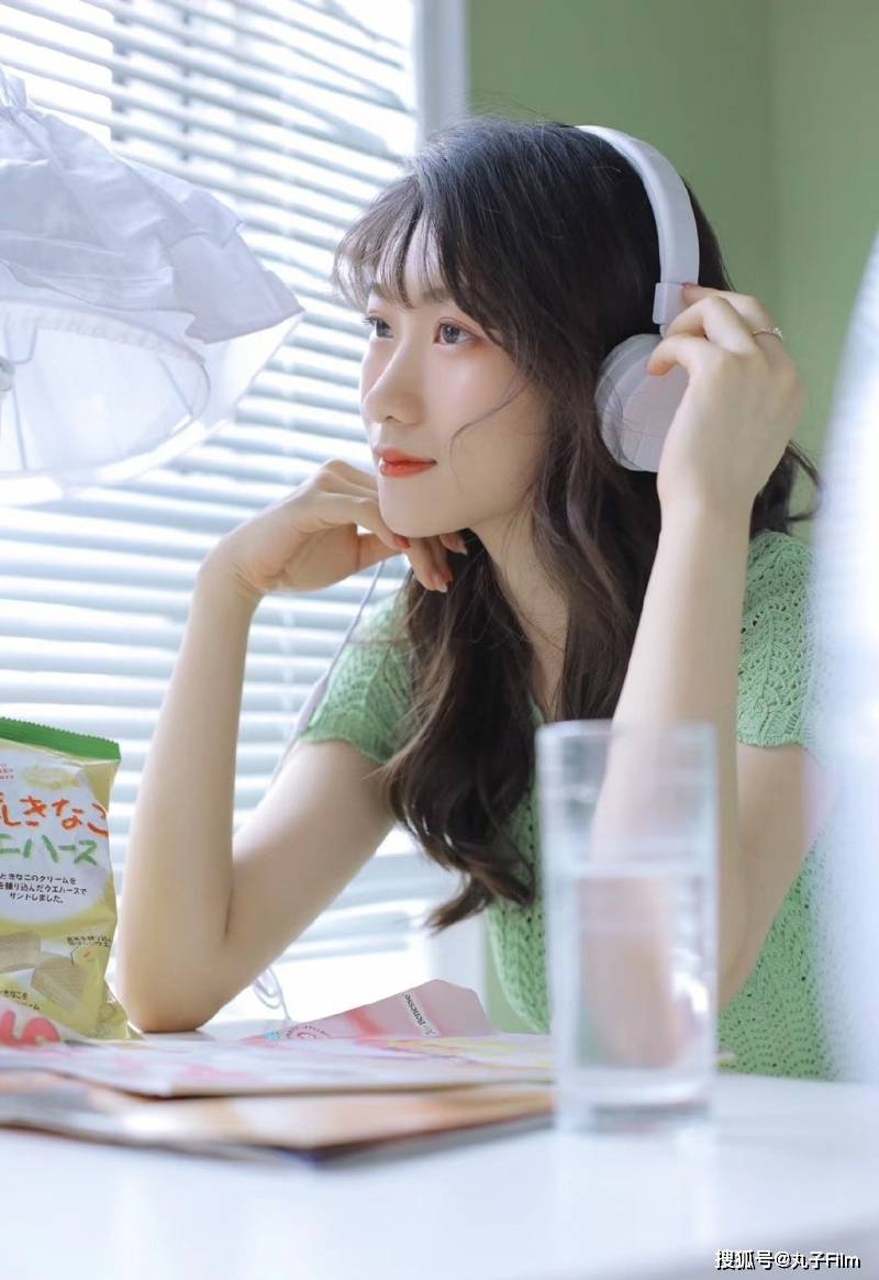性感美女时尚写真:清纯养眼小姐姐短裤大长腿,可爱