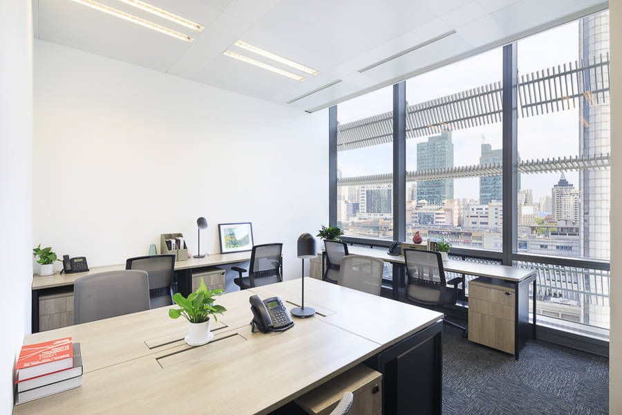 传统办公室租赁门槛较高,办公环境单一.