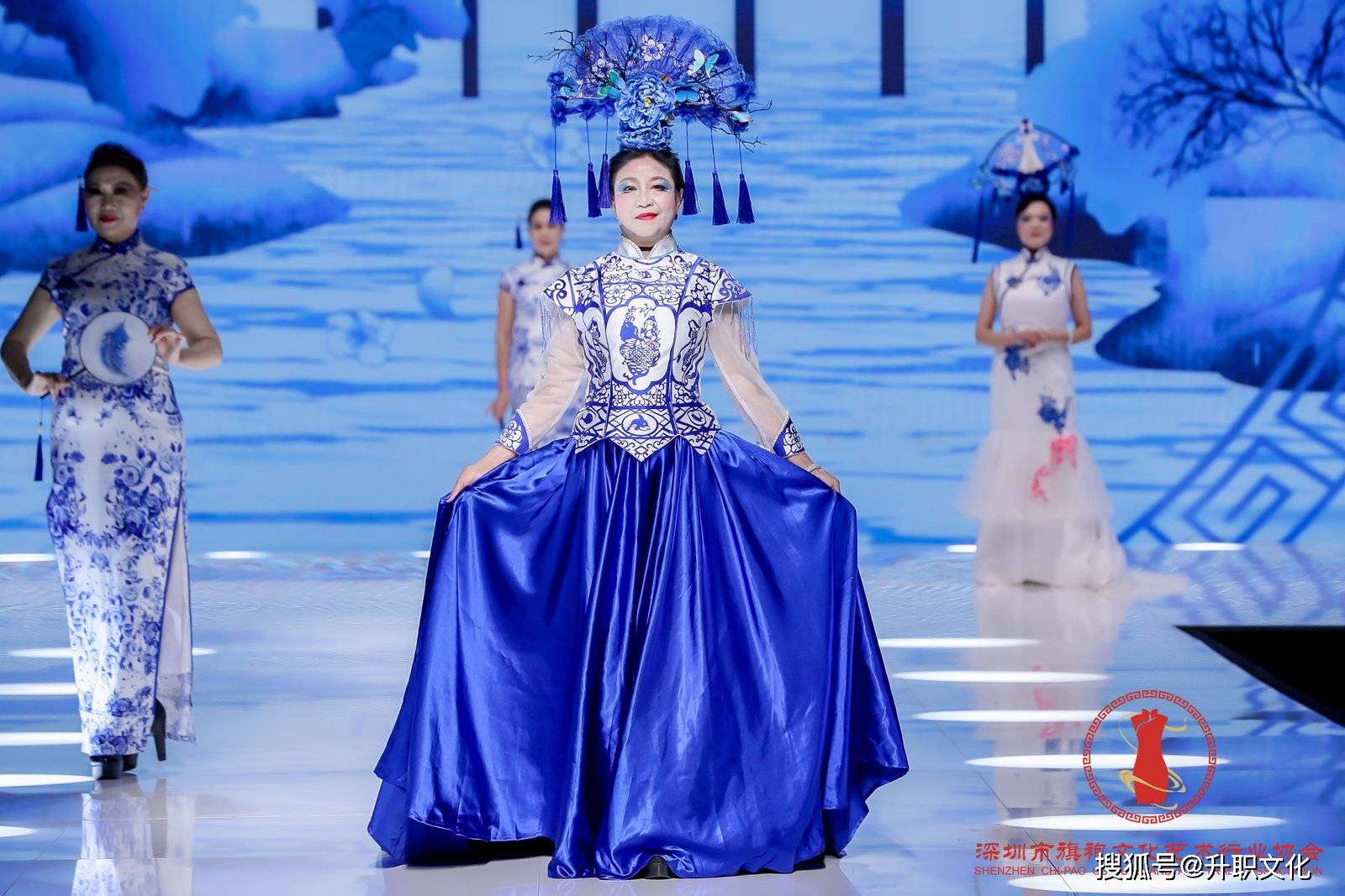 美仑美奂旗袍盛宴!2021年第二届"龙华杯"旗袍创新设计