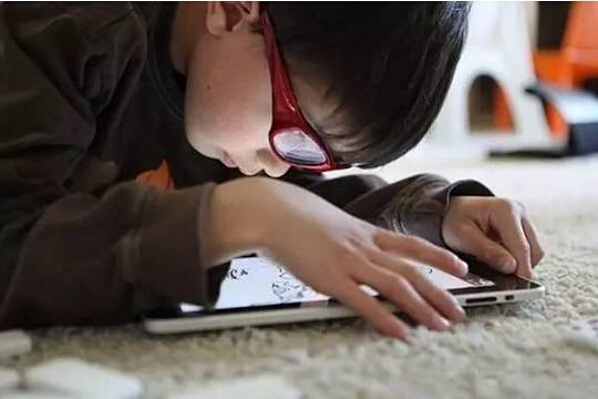 孩子沉迷手机游戏不可怕,可怕的是父母的态度_过程