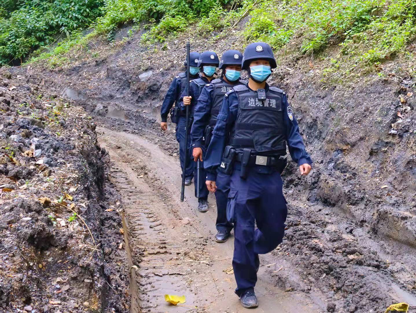 奔走在边境线上的反诈民警"小夏"_夏世富_群众_辖区
