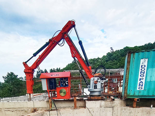 广西超大型石场定制款旋回破碎机料口专用固定式破碎锤已经顺利投入