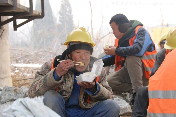 老工网用户调研,建筑工人一天600的工资是这样来的