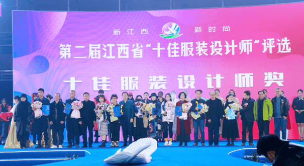 协会副会长杨晓东,省工信厅副厅长谢志峰等省直和地市领导陪同巡馆