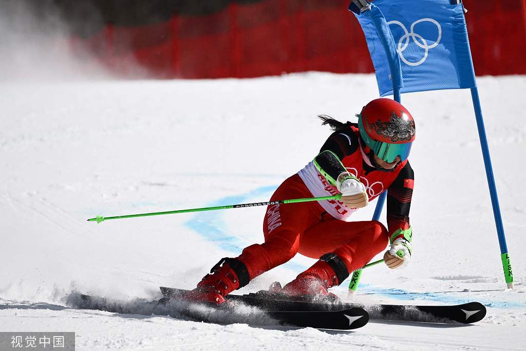 北京时间2022年2月7日,刚刚完成的高山滑雪女子大回转比赛中,中国