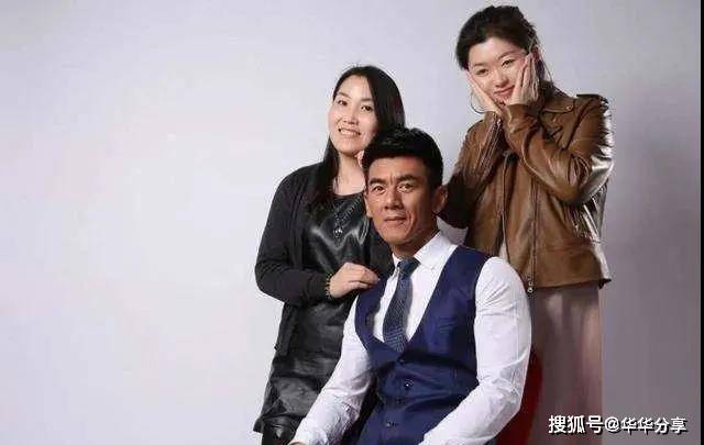 当年任天野接到大他11岁继母的电话:天野,我和你爸