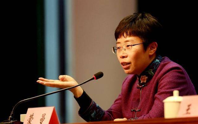 蒙曼采访中被问:怎么看待剩女问题?